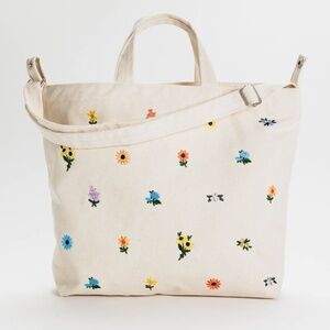 Baggu horizontal duck back - embroidered floral
